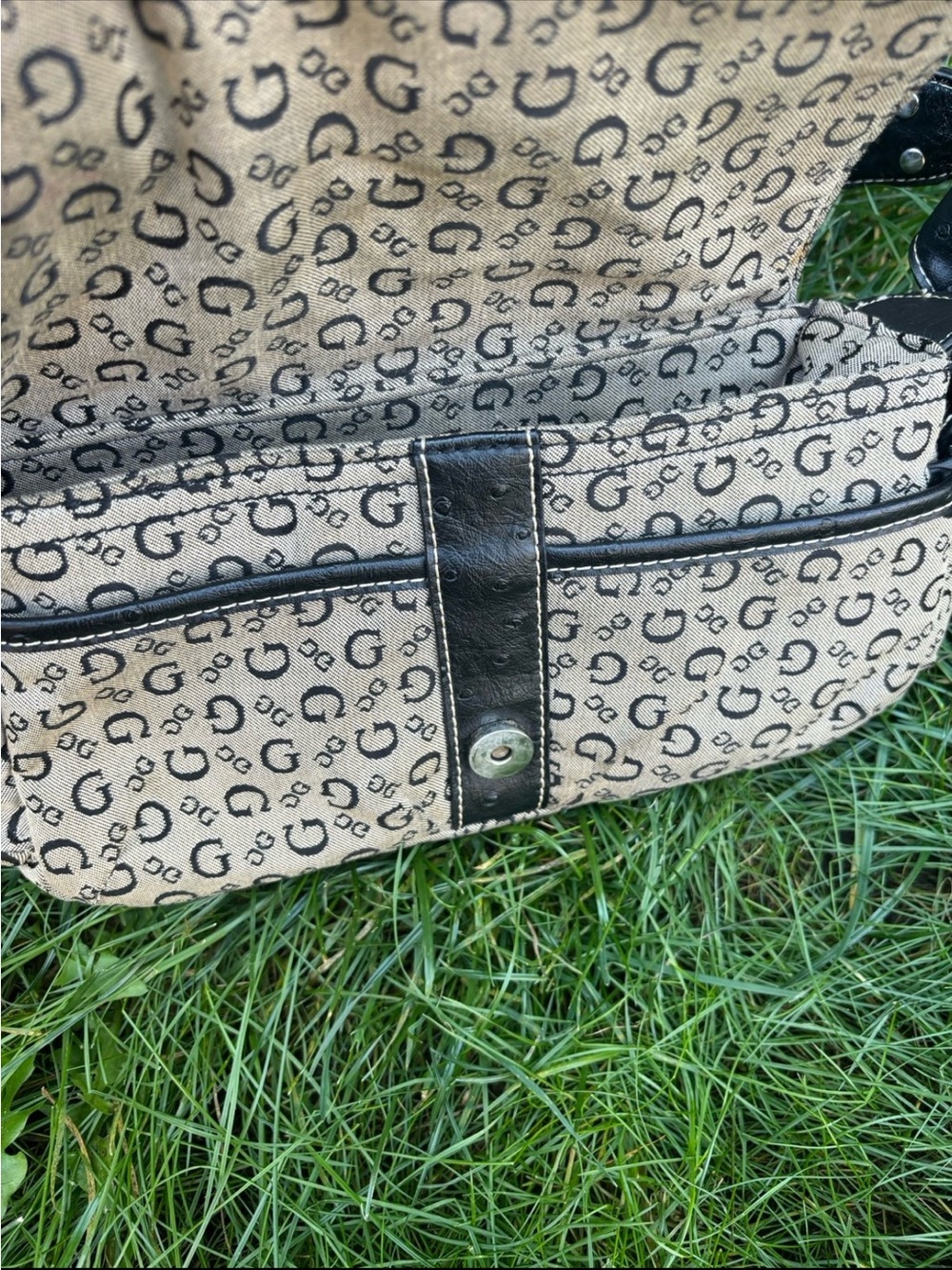 GUESS Beige Logo Print Shoulder Bag with Black Accents - Picture 3 of 4